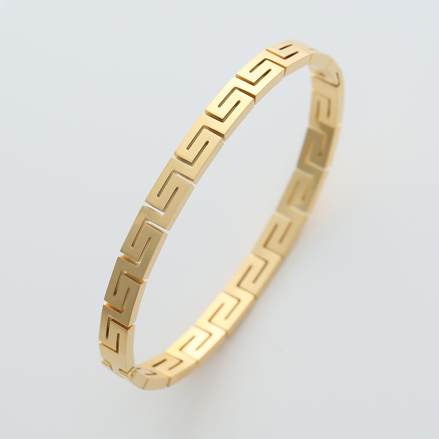Eternal Chic High End Gold Timeless Designer Cuff