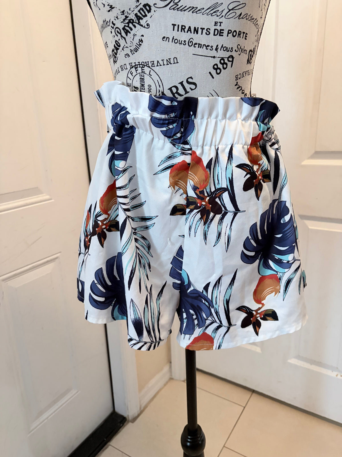 SHEIN Tropical Floral Paperbag Waist Shorts