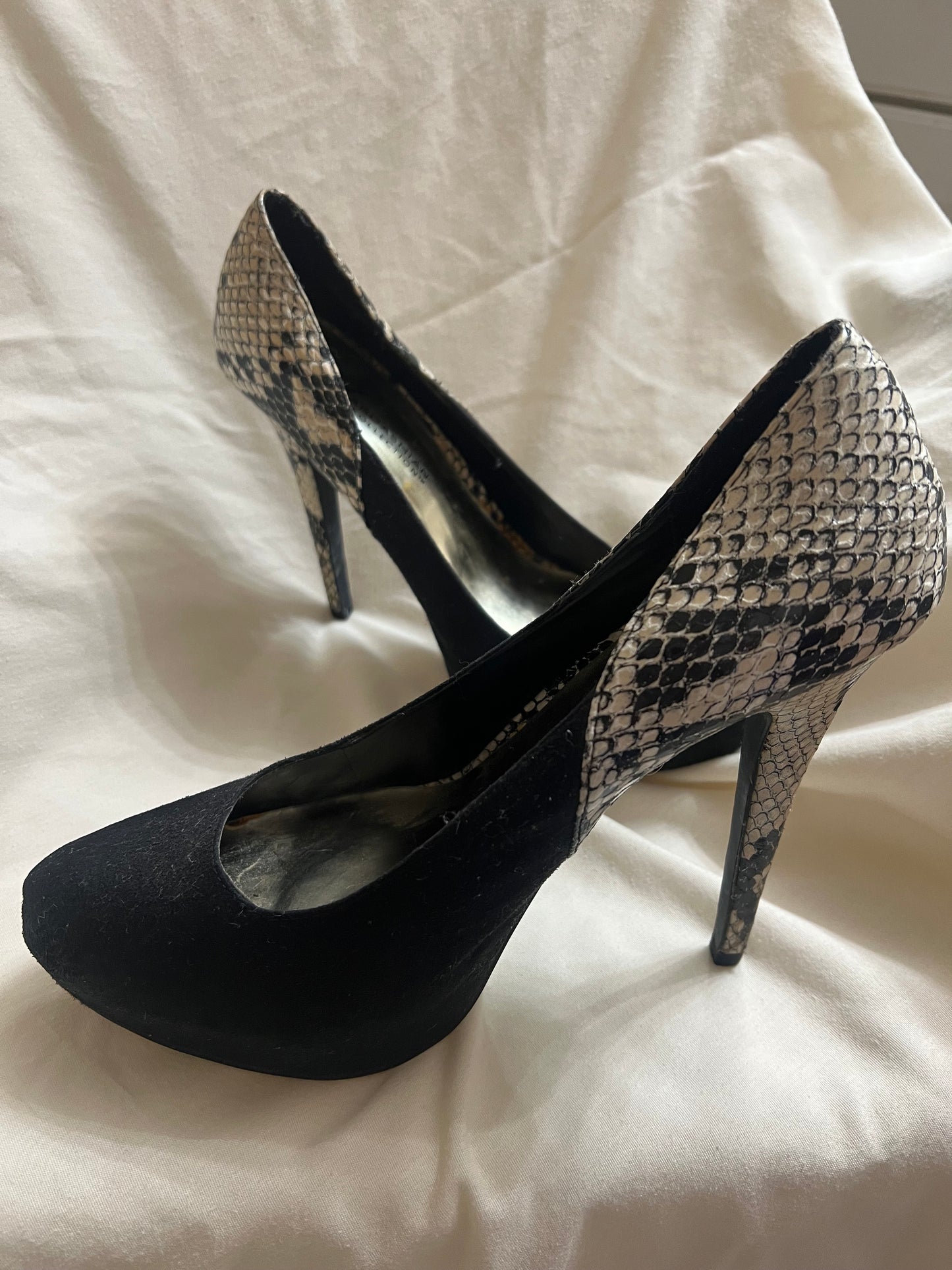 Vintage Black/Snakeskin Pumps