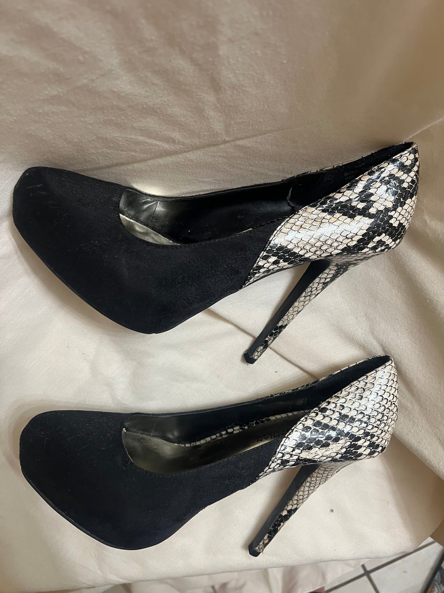 Vintage Black/Snakeskin Pumps