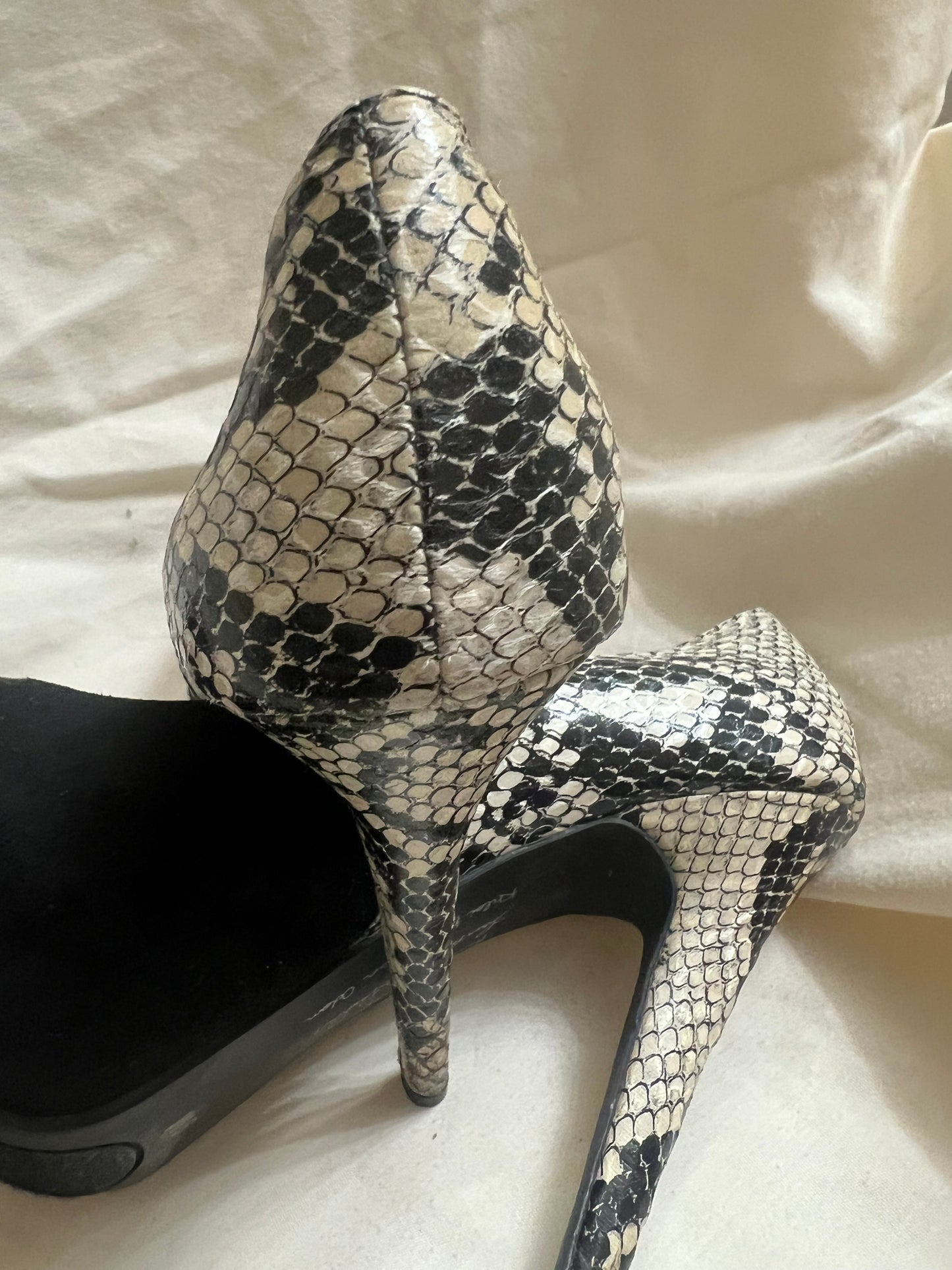 Vintage Black/Snakeskin Pumps