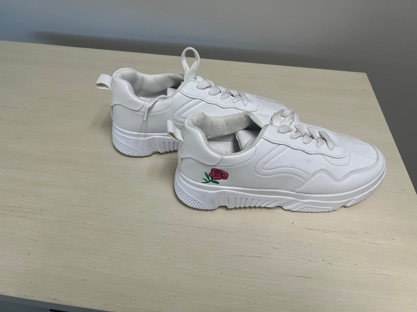 White Women's Sneakers with Pink Rose