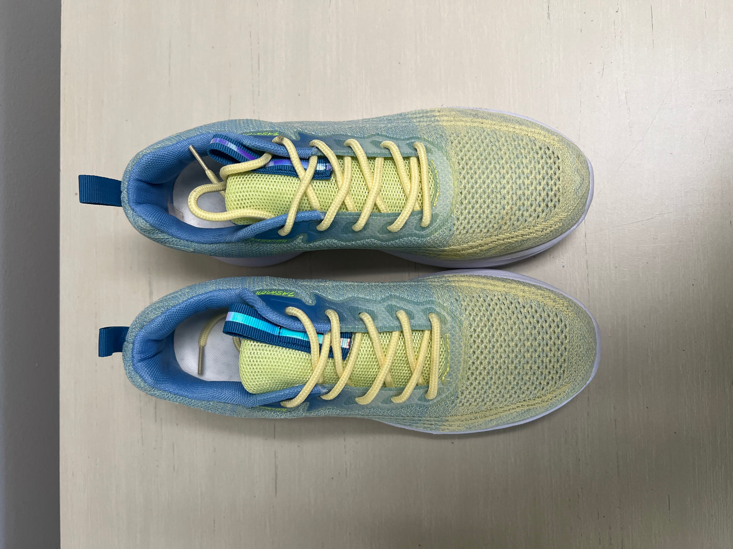 Women’s Athletic Sneakers – Size 9