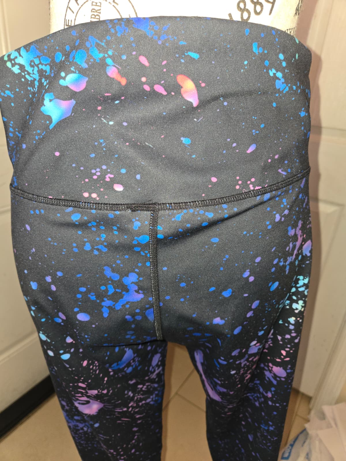 Black Paint Splatter High-Waisted Leggings – Size Large