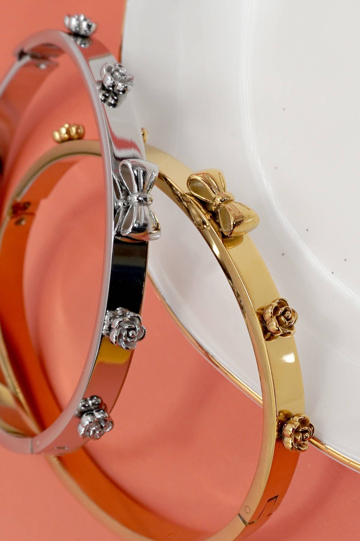18K NON-TARNISH WATERPROOF STAINLESS STEEL BANGLE WITH BOWS