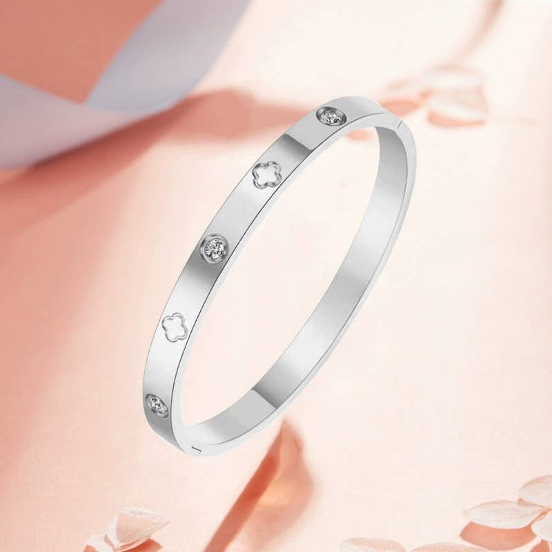 18K NON-TARNISH WATERPROOF STAINLESS STEEL BANGLE WITH CLOVER