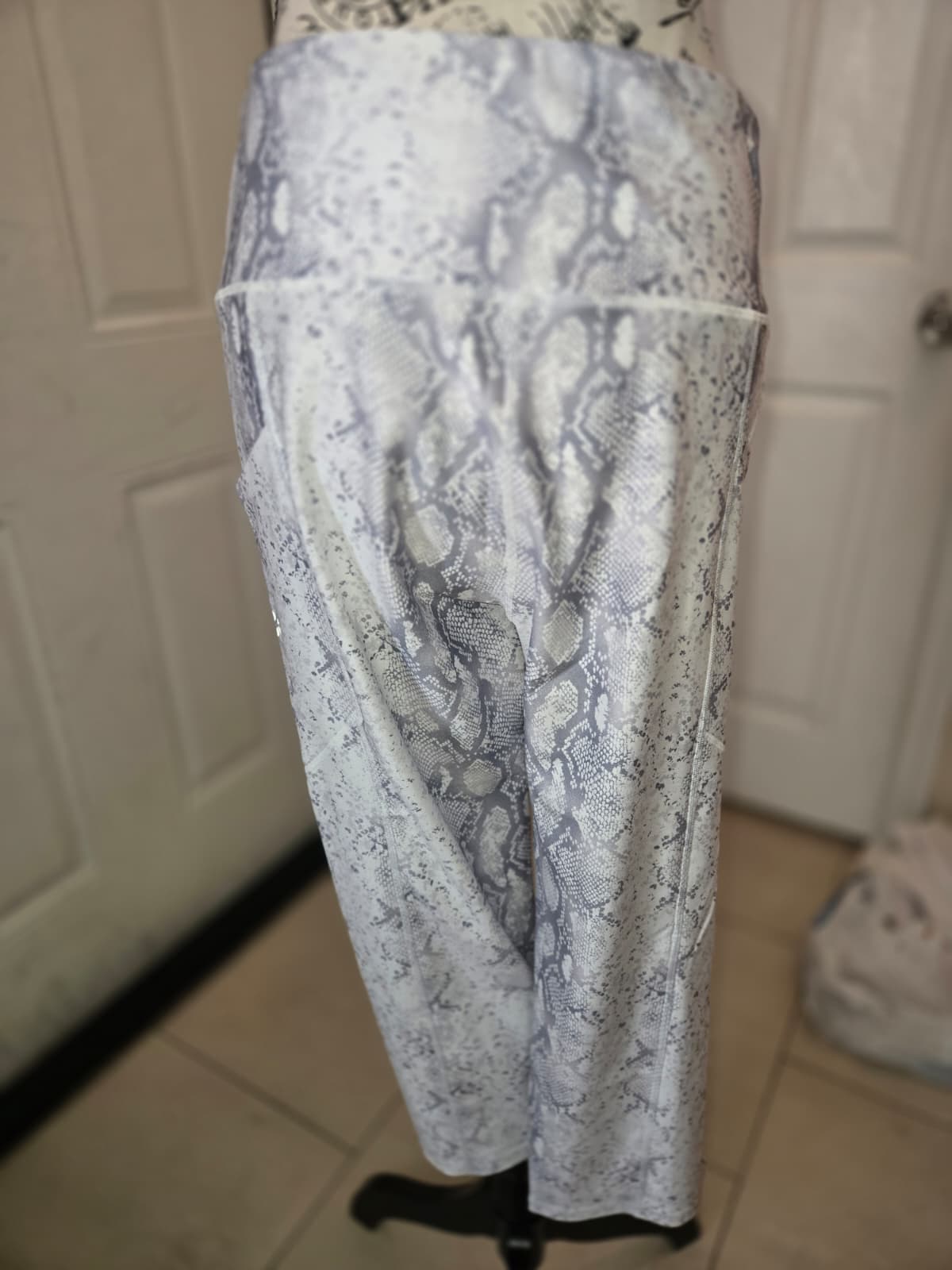 Snakeskin Print High-Waisted Leggings – Fits Like XL | Never Worn