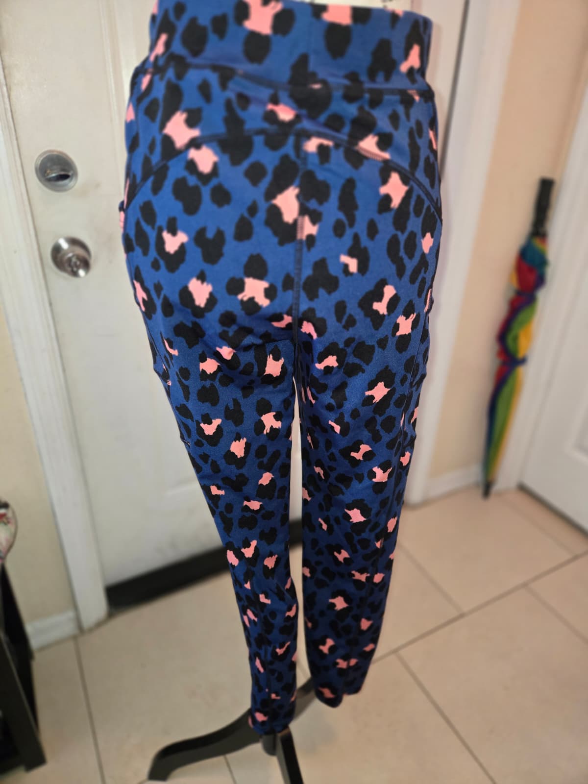 Pop Fit Blue Leopard Print Leggings with Side Pockets – Size Large