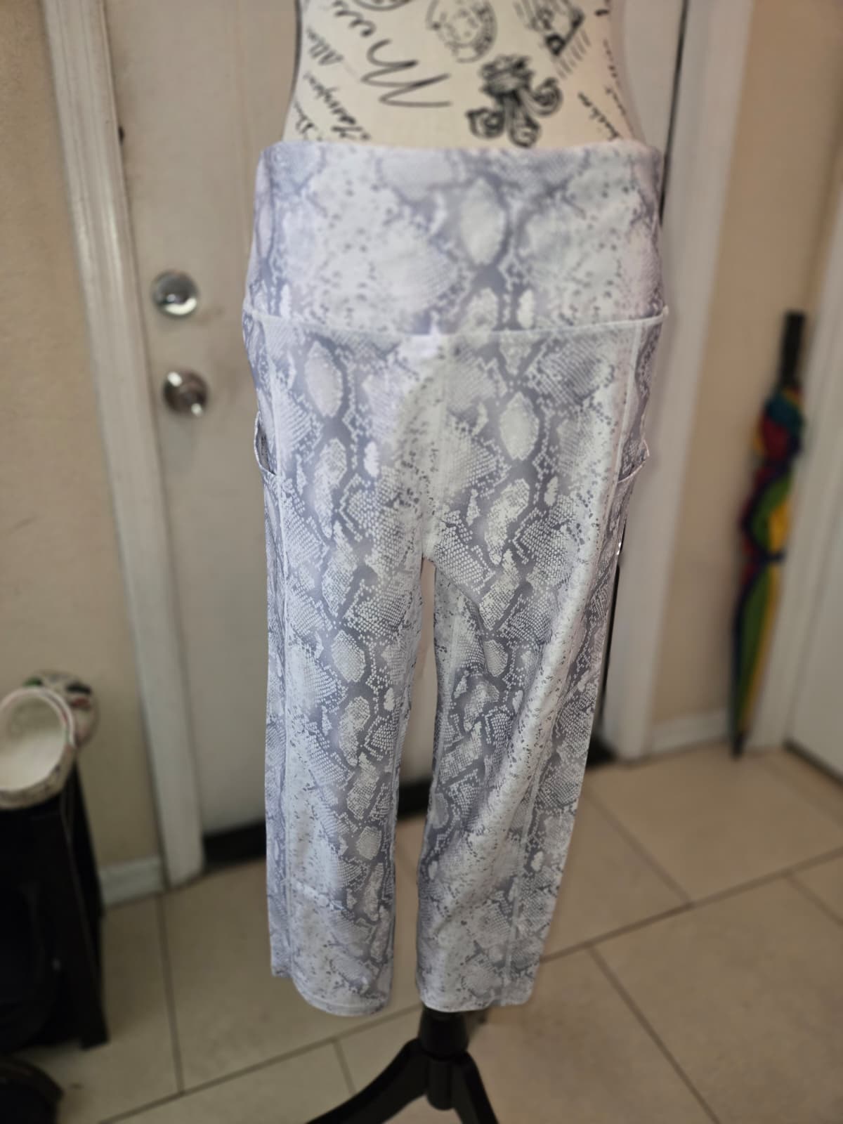 Snakeskin Print High-Waisted Leggings – Fits Like XL | Never Worn