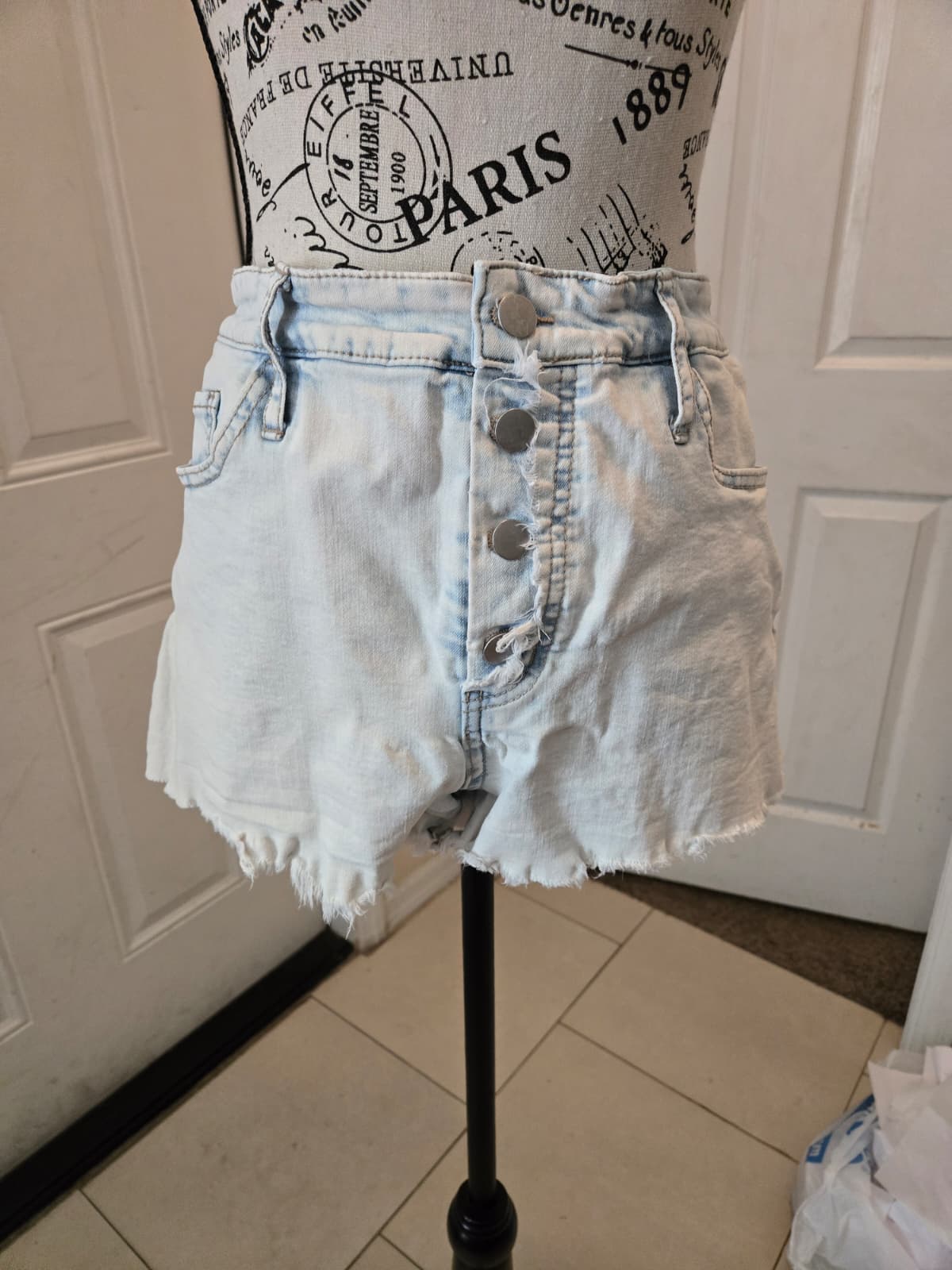 Wild Fable High‑Waisted Light‑Wash Denim Shorts – Size 14