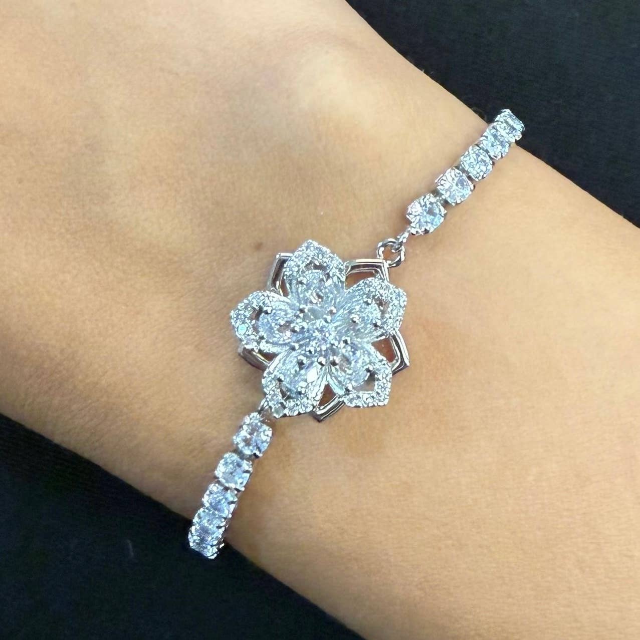 Rotating Spinner Snowflake Bracelet – Crystal
