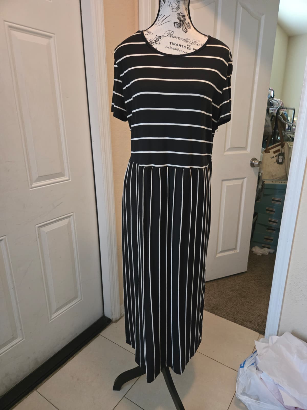 Emery Rose Black & White Mixed Stripe Maxi Dress – Size XL