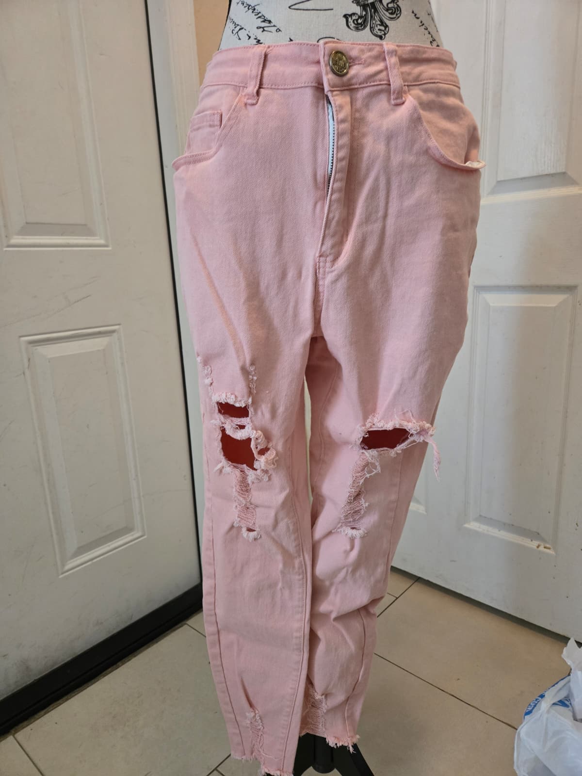 Light Pink Distressed Jeans – Women's XL (No Brand)