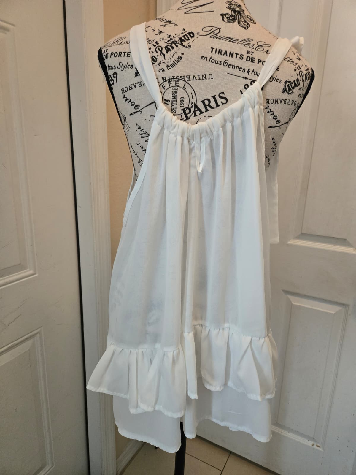 Women's Flowy Ruffle Hem Tank Top – Fits Like Large/XL