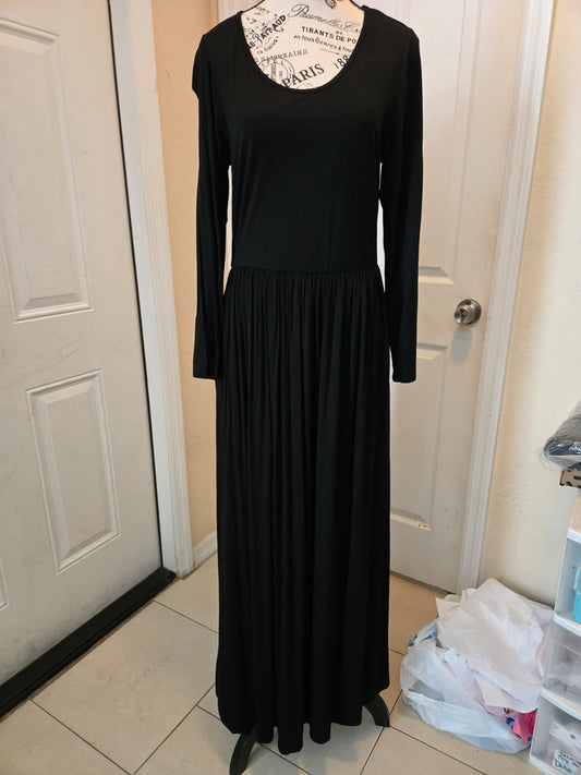 Black Long‑Sleeve Maxi Dress – Size Medium (No Brand Listed)