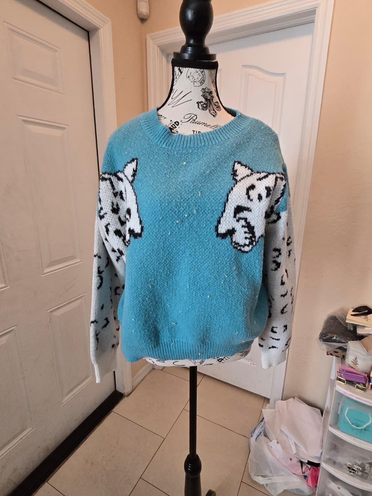 SHEIN Snow Leopard Knit Sweater – Size Large
