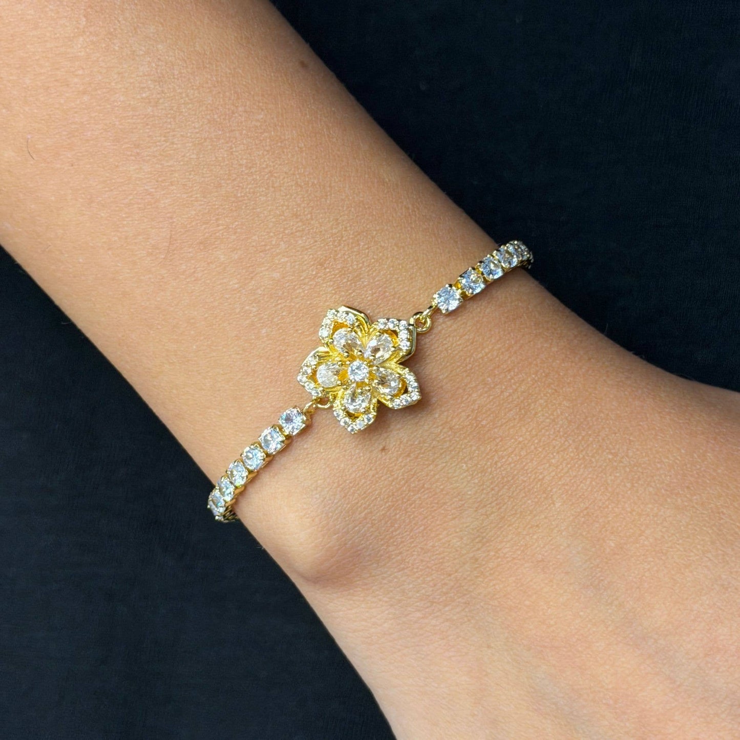 Rotating Spinner Snowflake Bracelet – Crystal