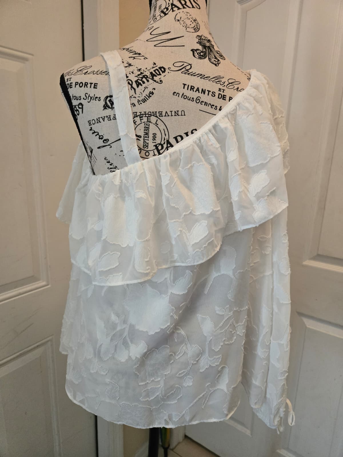 Capsule White One-Shoulder Floral Textured Blouse – Fits Like Large/XL