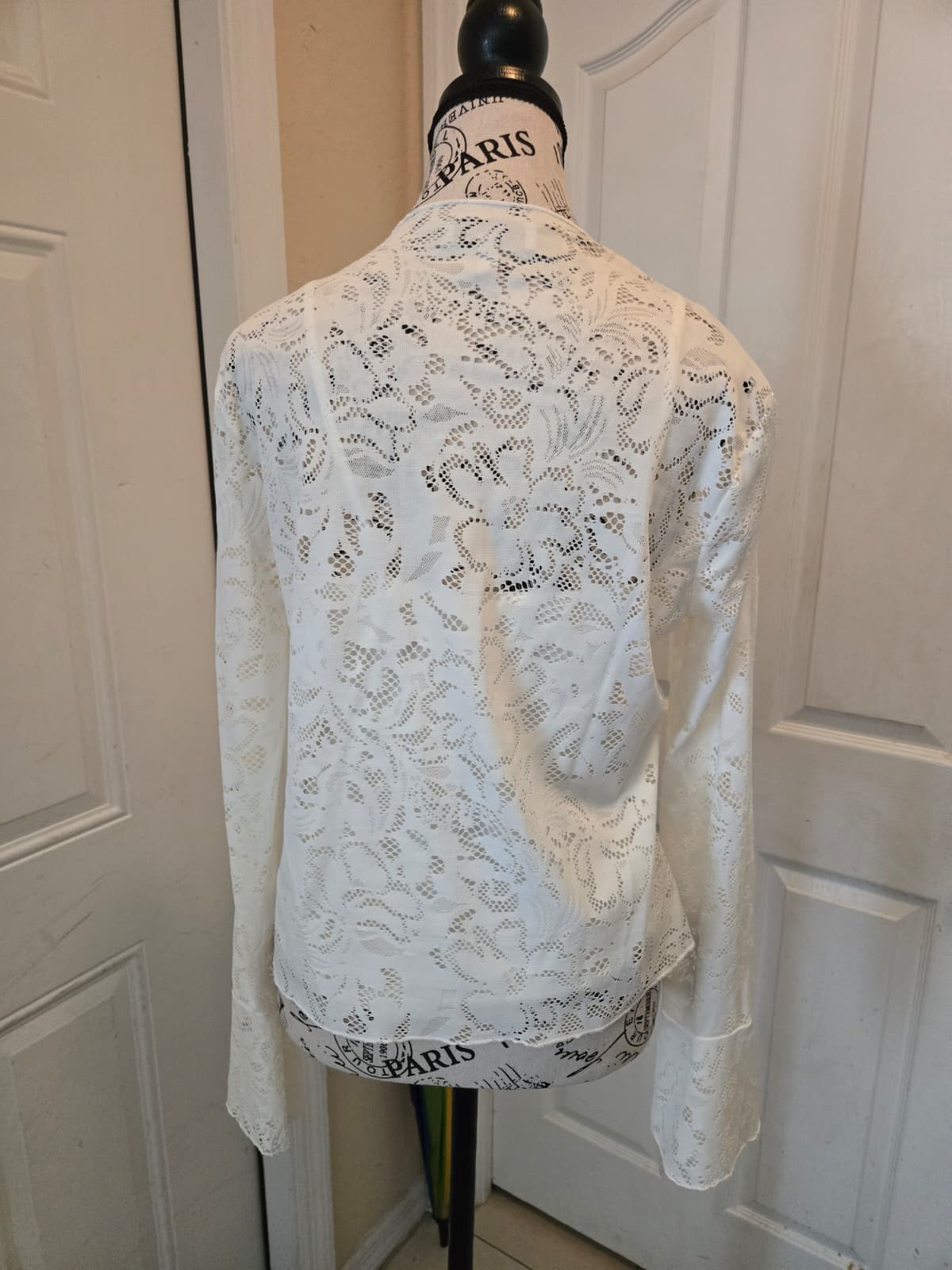 Jessica Simpson Lace Bell Sleeve Top – Size Medium
