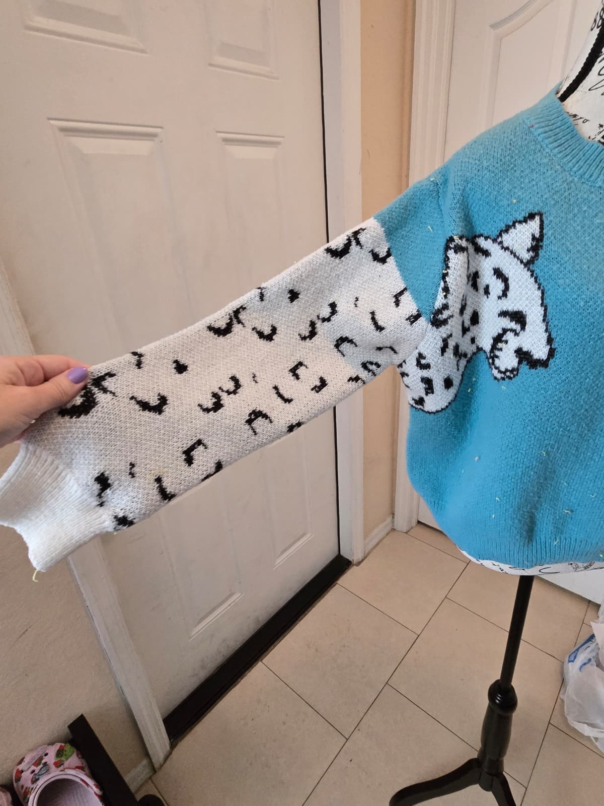 SHEIN Snow Leopard Knit Sweater – Size Large