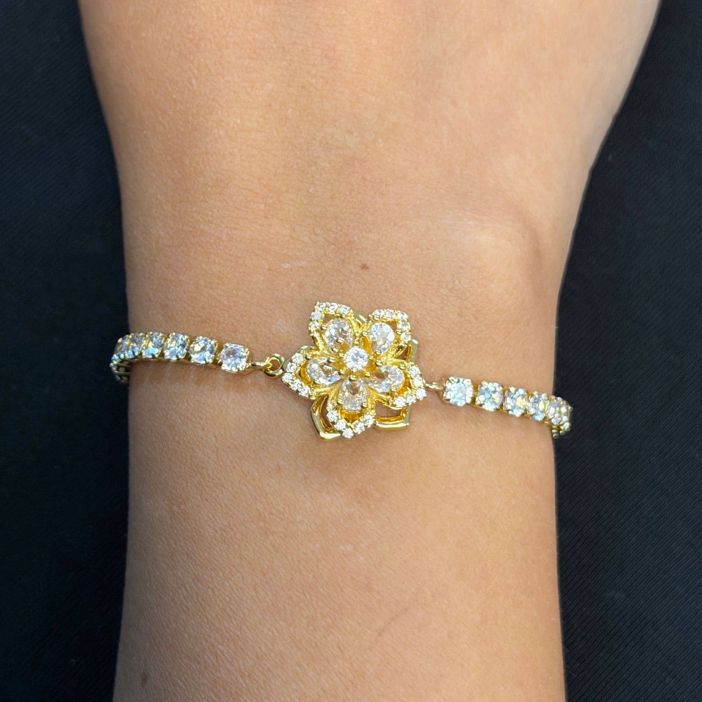 Rotating Spinner Snowflake Bracelet – Crystal
