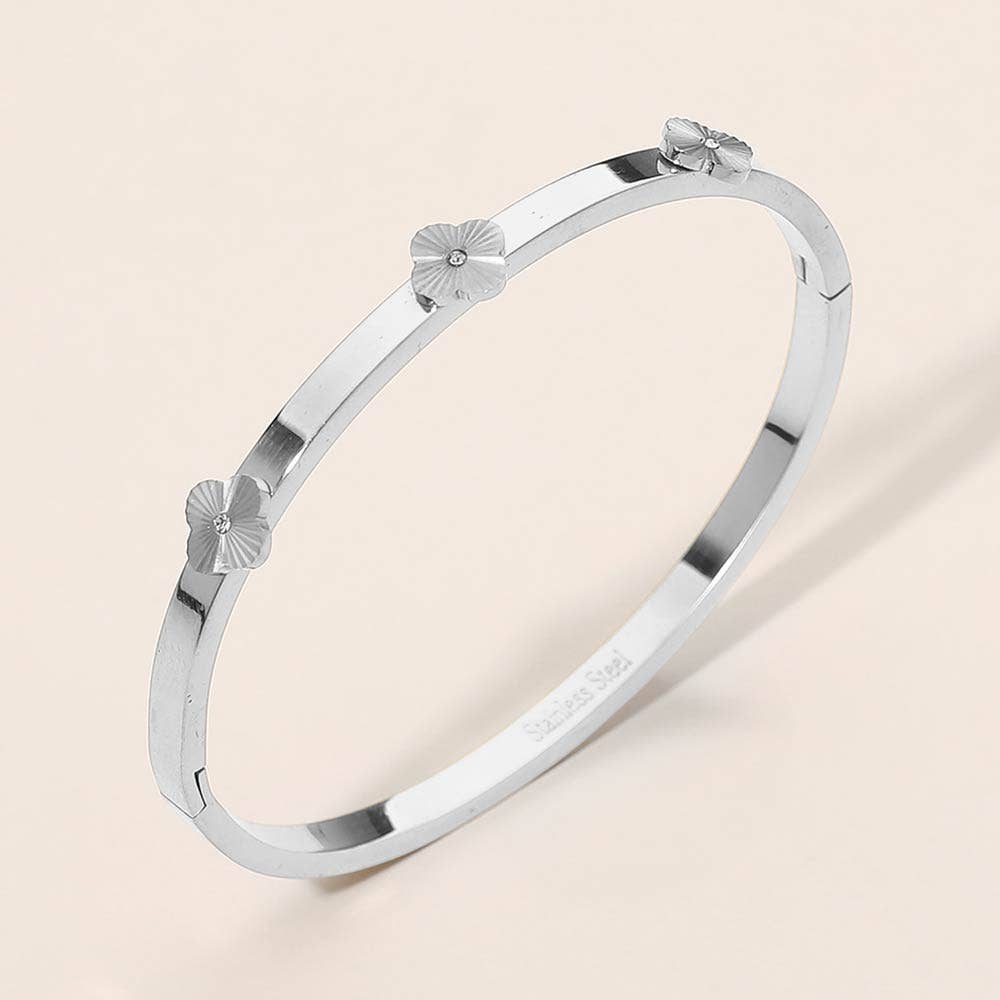 Stainless Steel Center Quatrefoil Station Hinged Bangle Bracelet