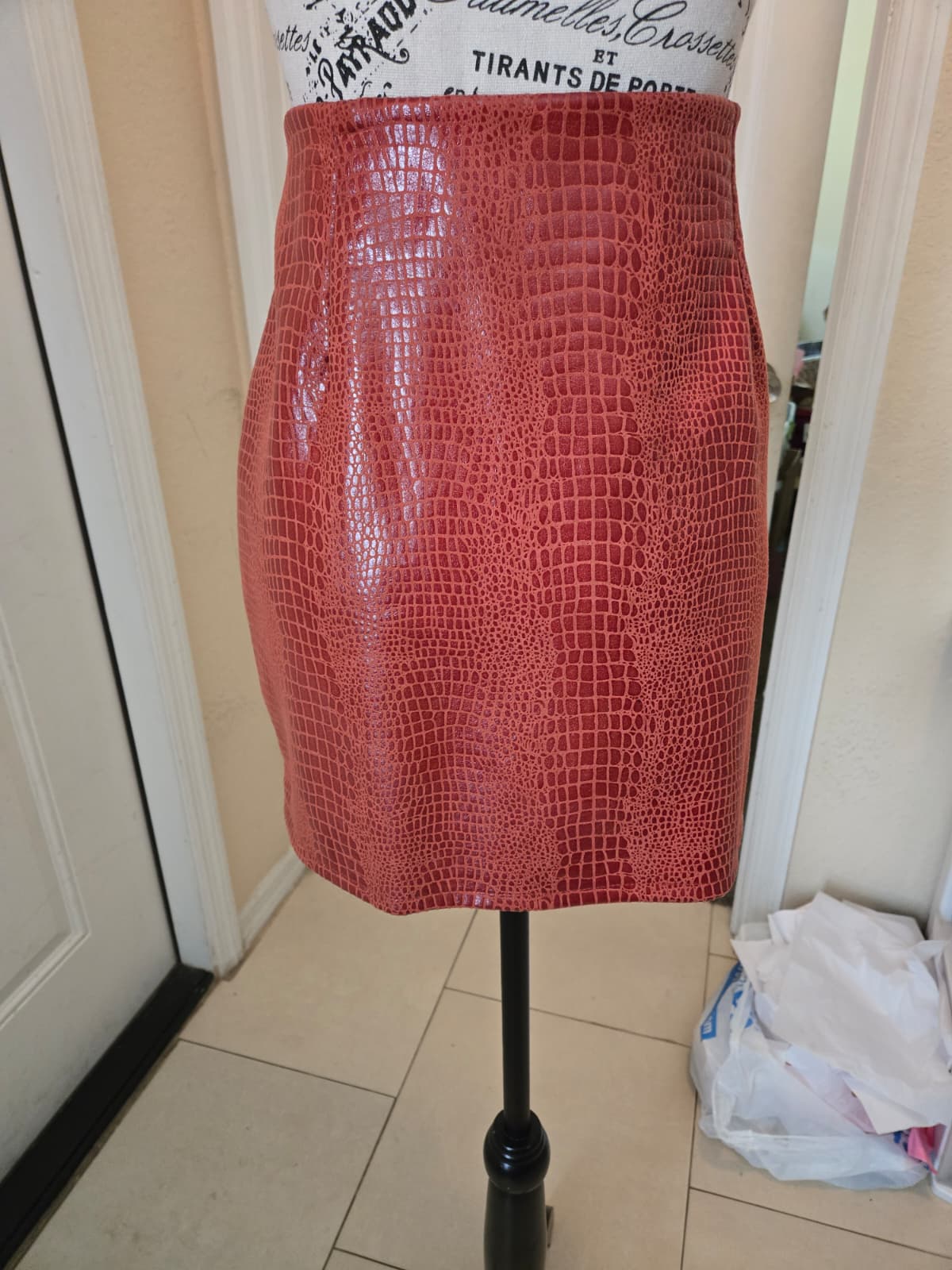 SHEIN Red Textured Faux‑Leather Mini Skirt – Size Large