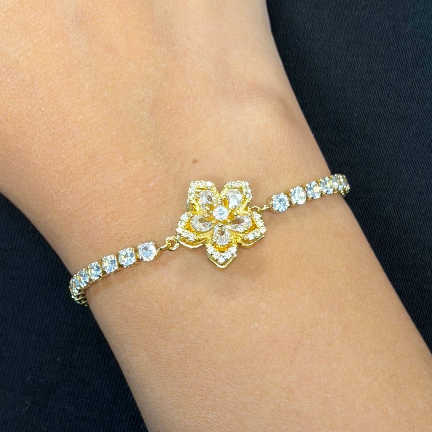 Rotating Spinner Snowflake Bracelet – Crystal