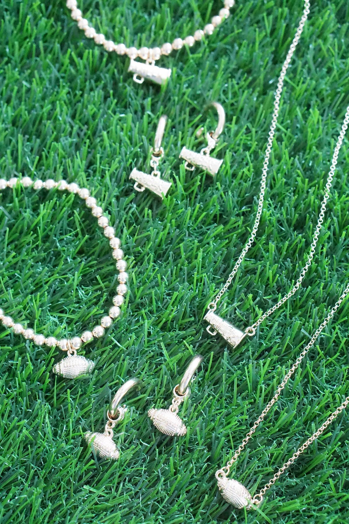 Cheer Necklace in Shiny Gold