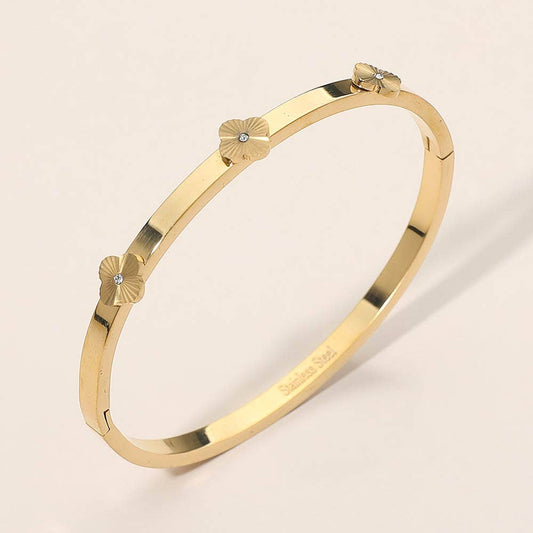 Stainless Steel Center Quatrefoil Station Hinged Bangle Bracelet
