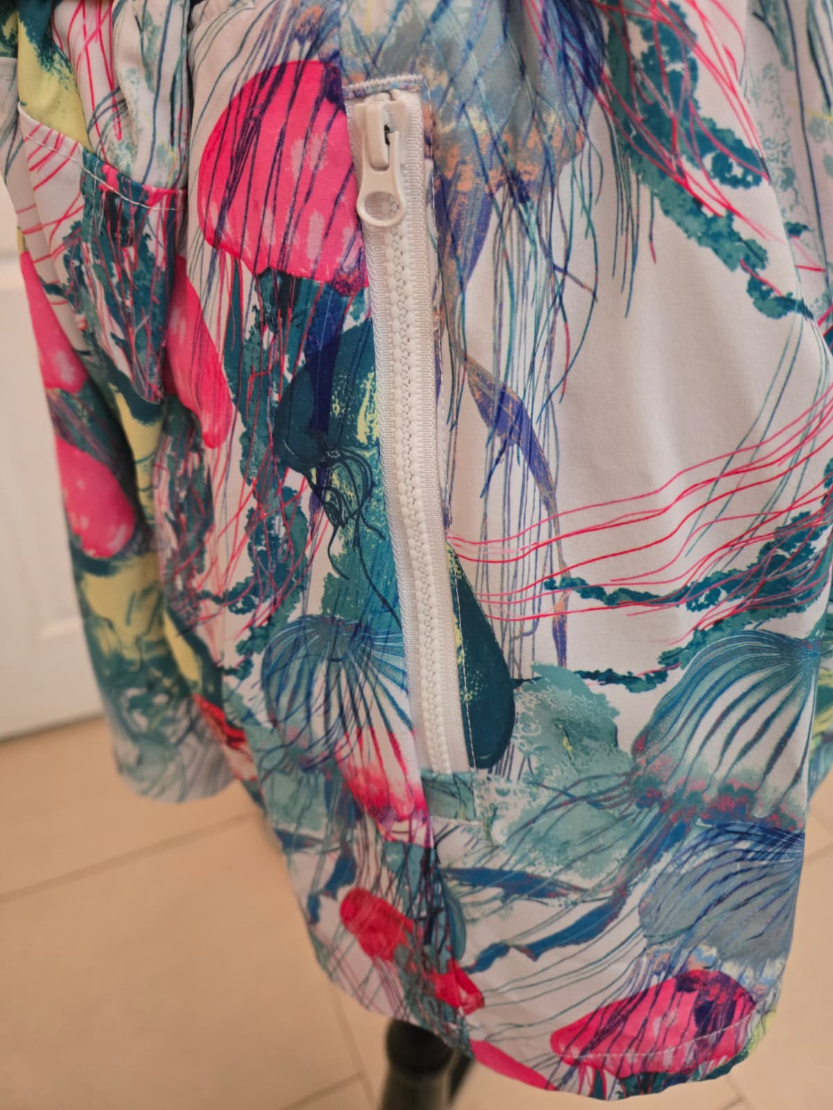 Reel Legends Jellyfish‑Print Drawstring Shorts – Size Large