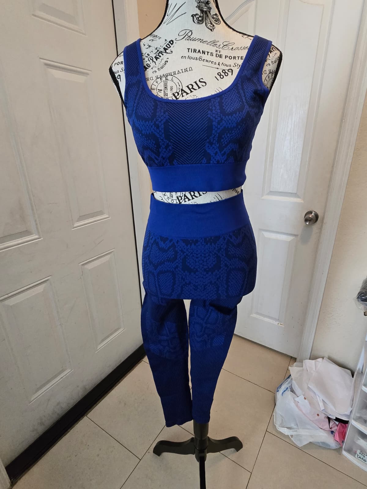 Amira Fit Blue Snakeskin Activewear Set – Size Large