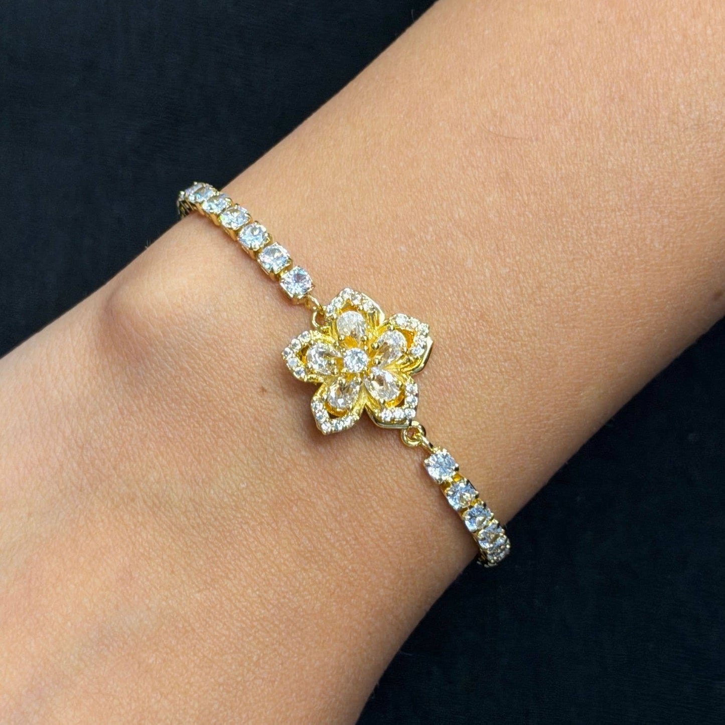 Rotating Spinner Snowflake Bracelet – Crystal