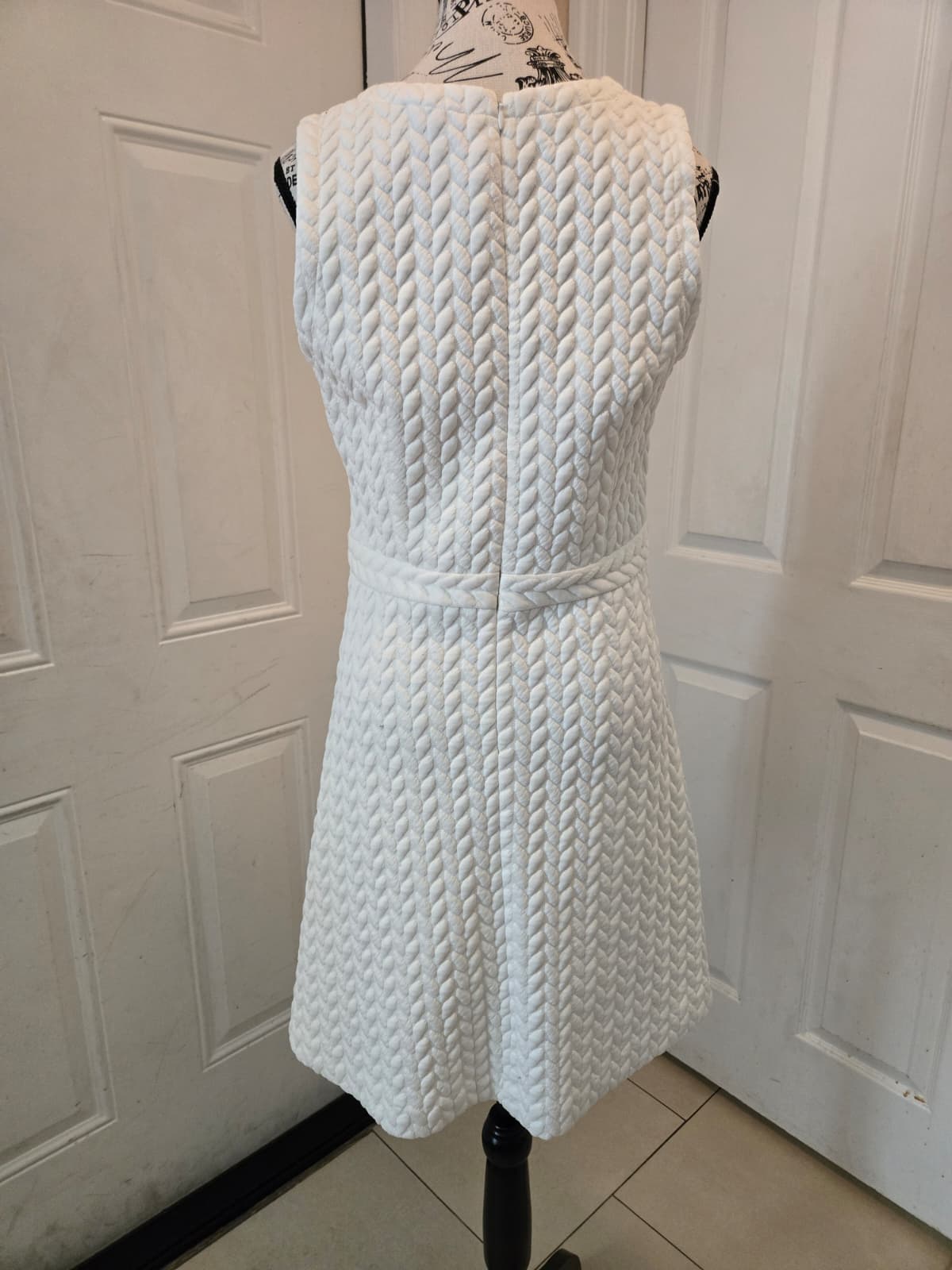 LOFT White Textured Sleeveless Dress – Size 8