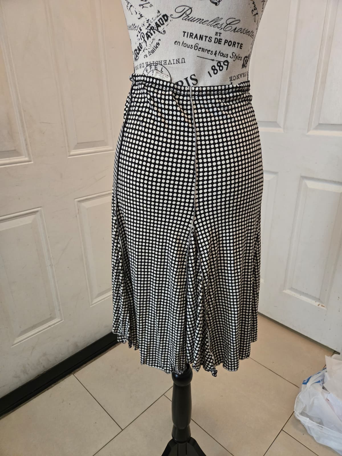 Max Studio Black & White Polka‑Dot Skirt with Drawstring Waist – Size XS
