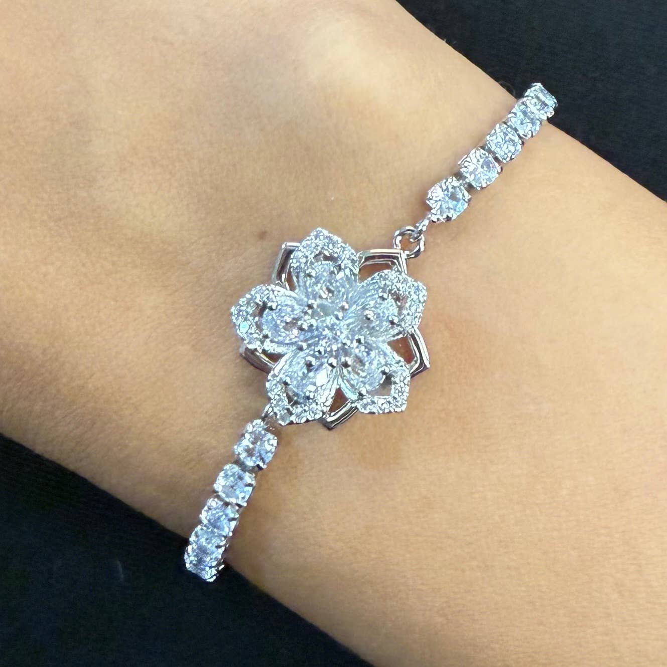 Rotating Spinner Snowflake Bracelet – Crystal