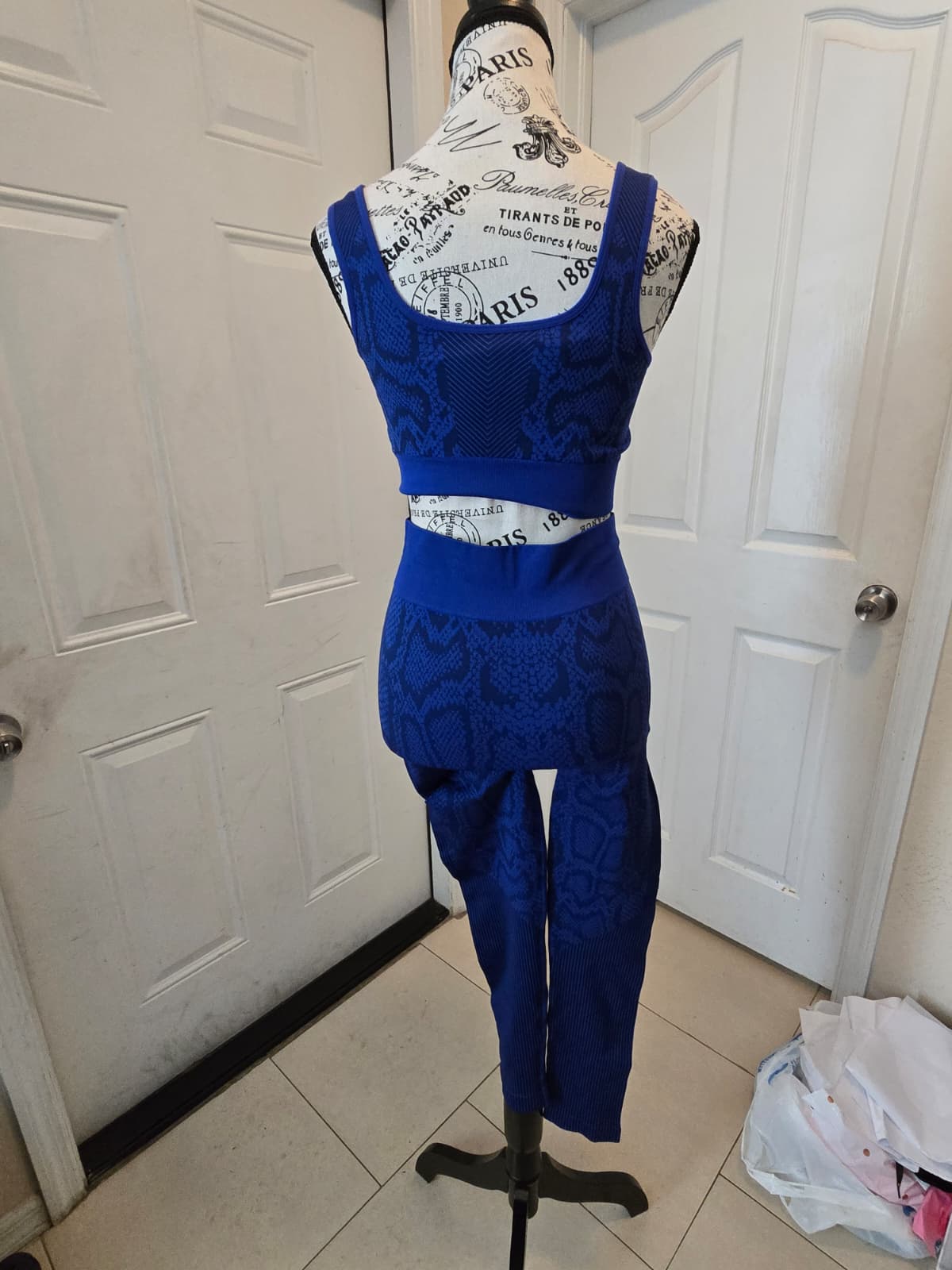 Amira Fit Blue Snakeskin Activewear Set – Size Large
