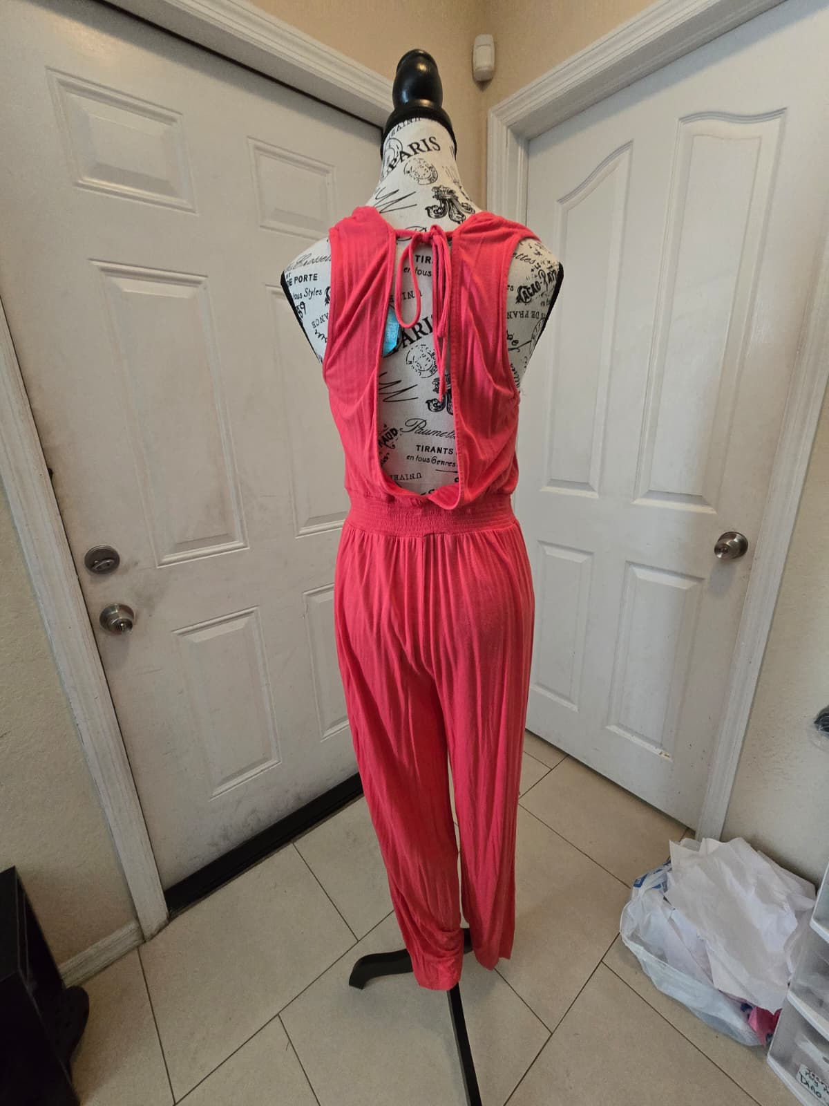 Simply Yours Coral Pink Sleeveless V‑Neck Jumpsuit – Size 8