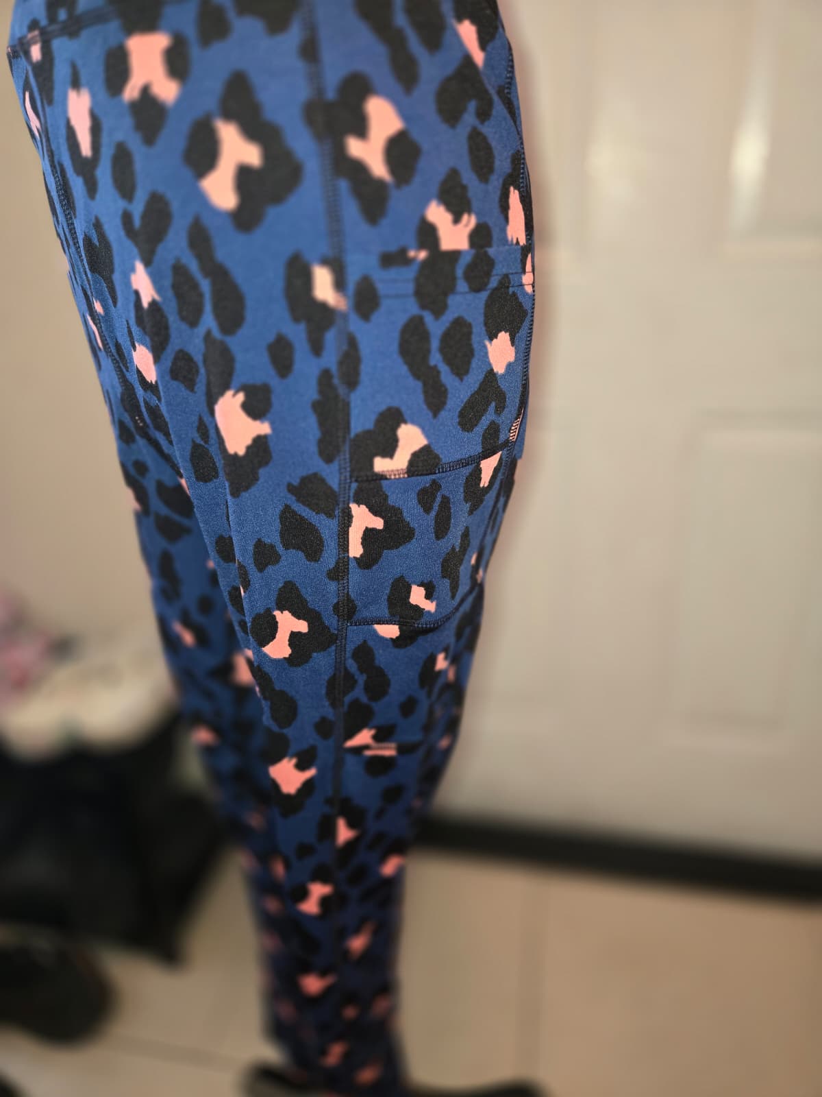Pop Fit Blue Leopard Print Leggings with Side Pockets – Size Large
