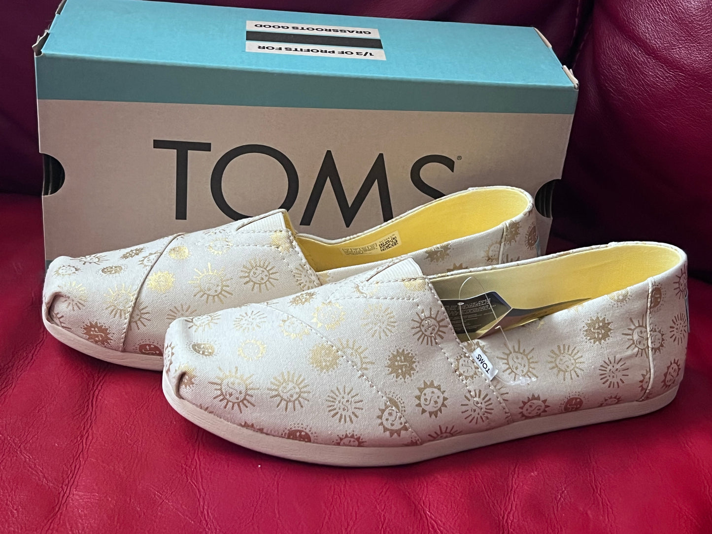 Authentic Tom's Alpargata Natural Foil Sunny Days Print Women's Slip Ons size 9