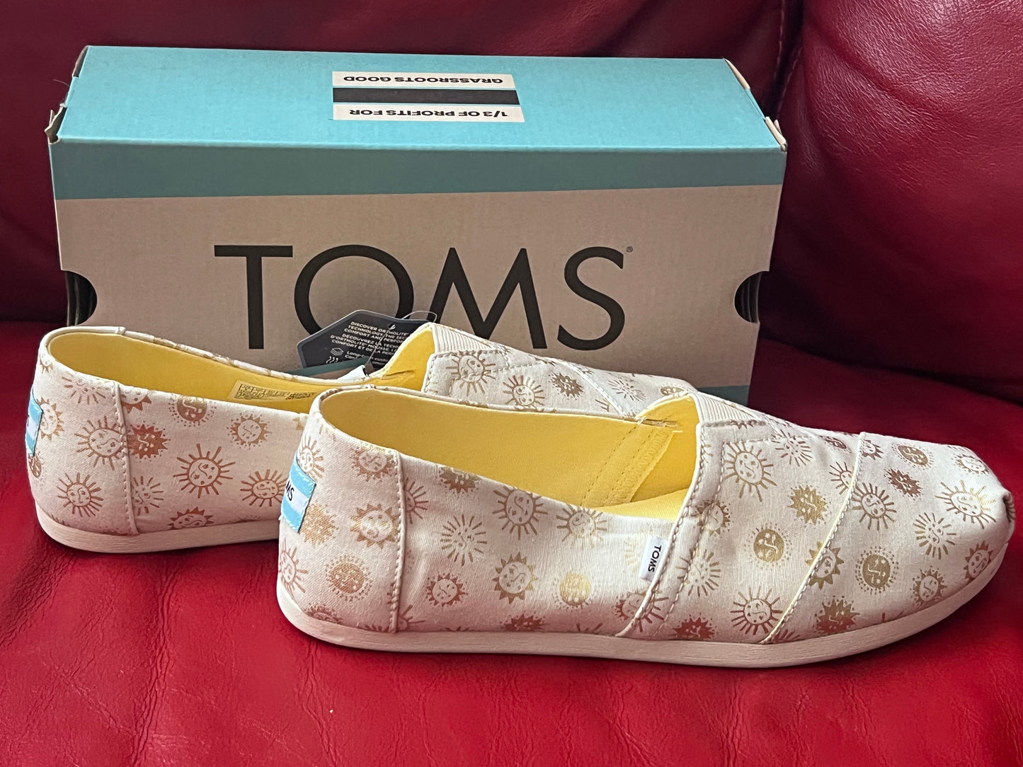 Authentic Tom's Alpargata Natural Foil Sunny Days Print Women's Slip Ons size 9