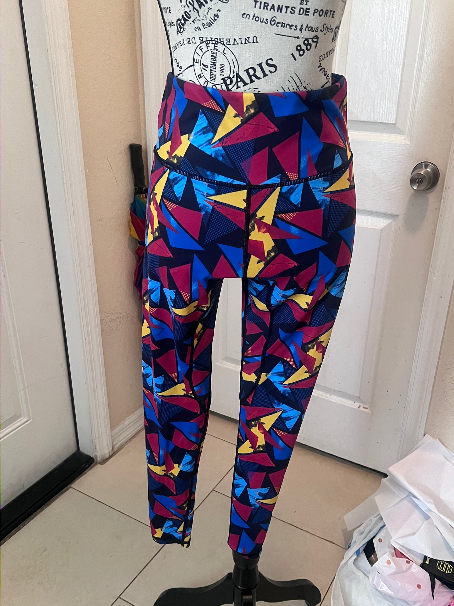 Women's Medium High-Waisted Active Leggings – Geometric Print
