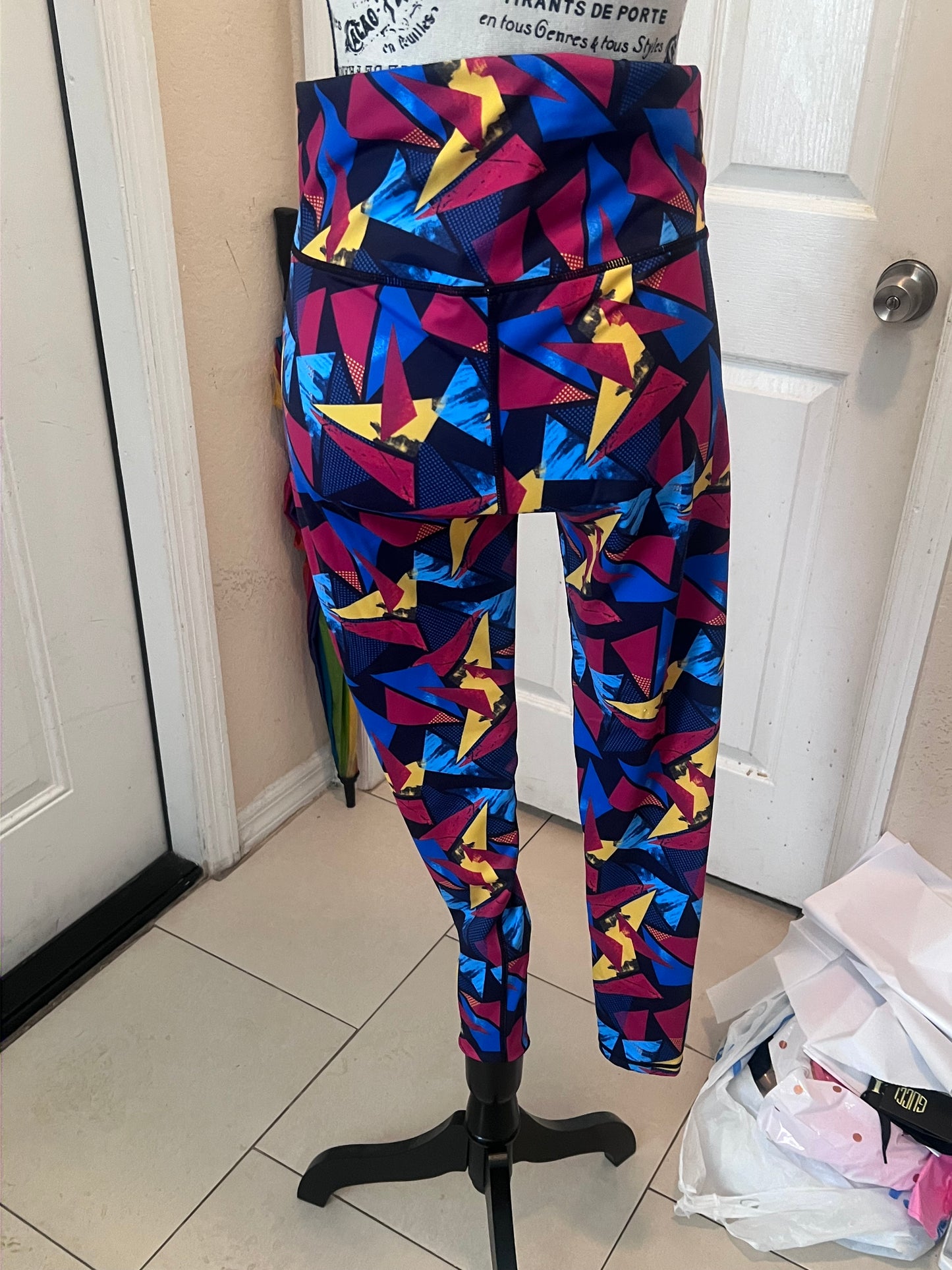 Women's Medium High-Waisted Active Leggings – Geometric Print