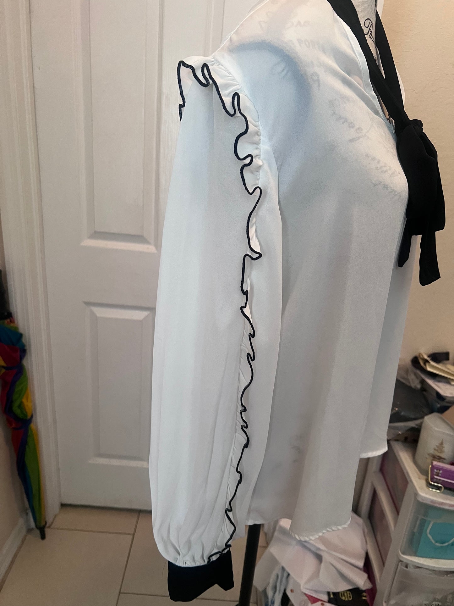 SHEIN White & Black Contrast Bow Blouse – Size Large