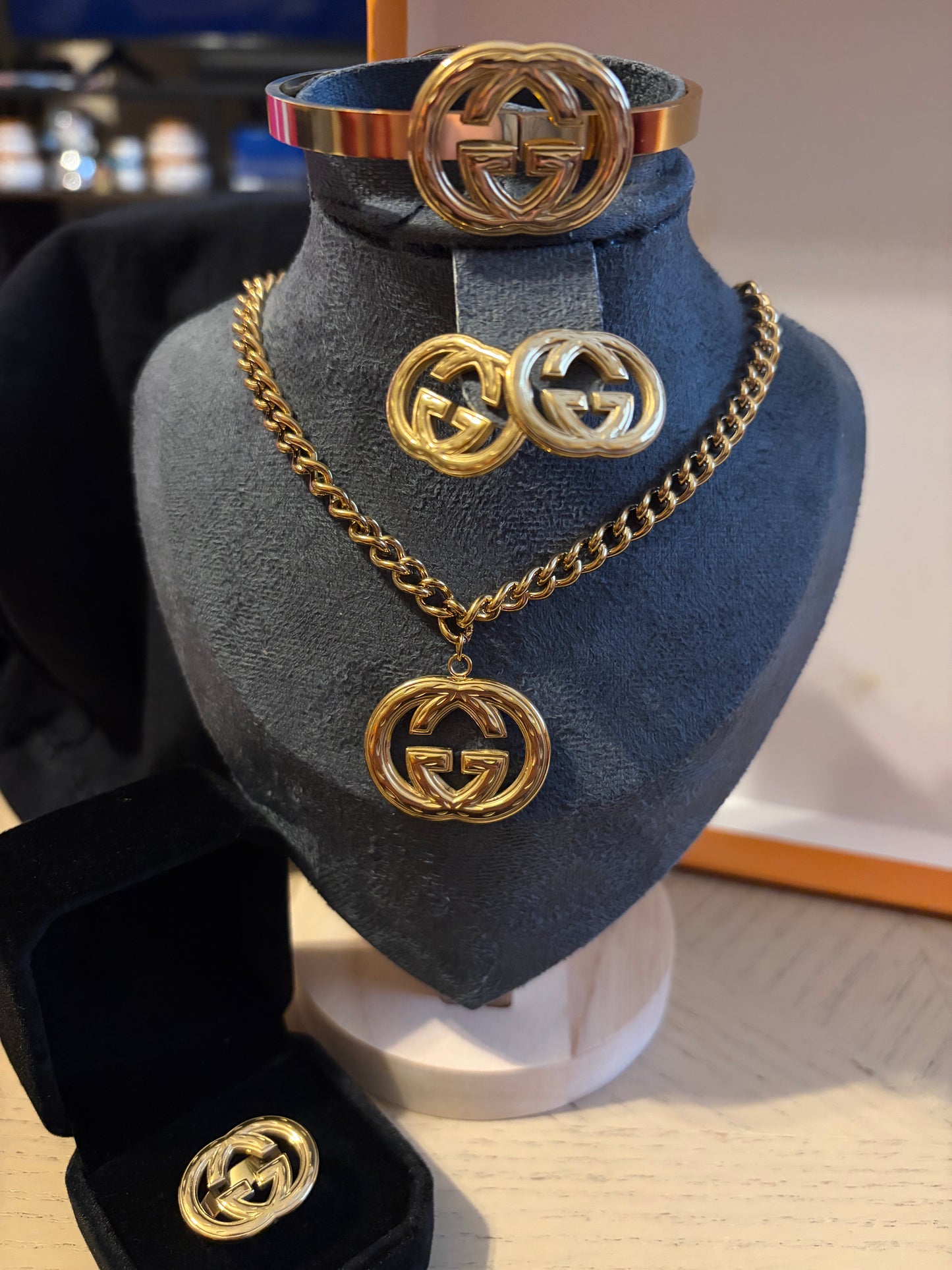 Golden Interlock Medallion Set