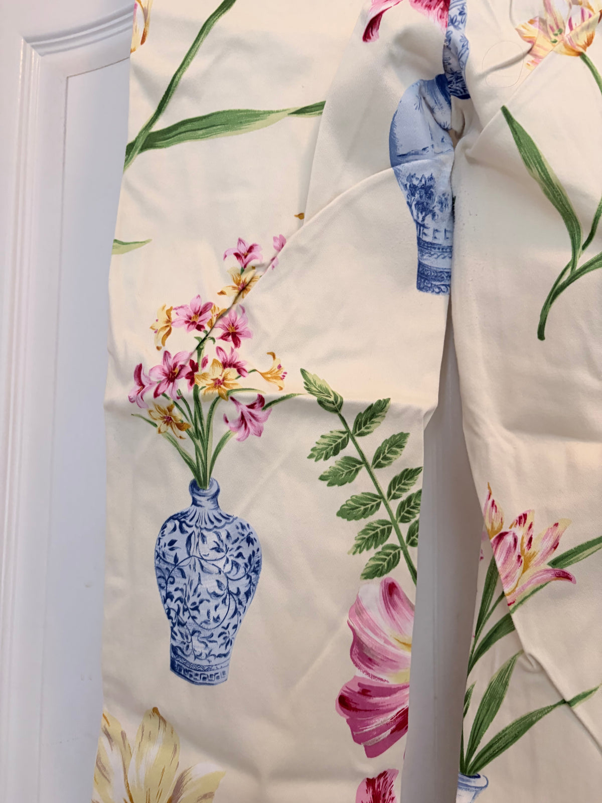 Yuka Resort Size 6 Floral Vase Print Pants