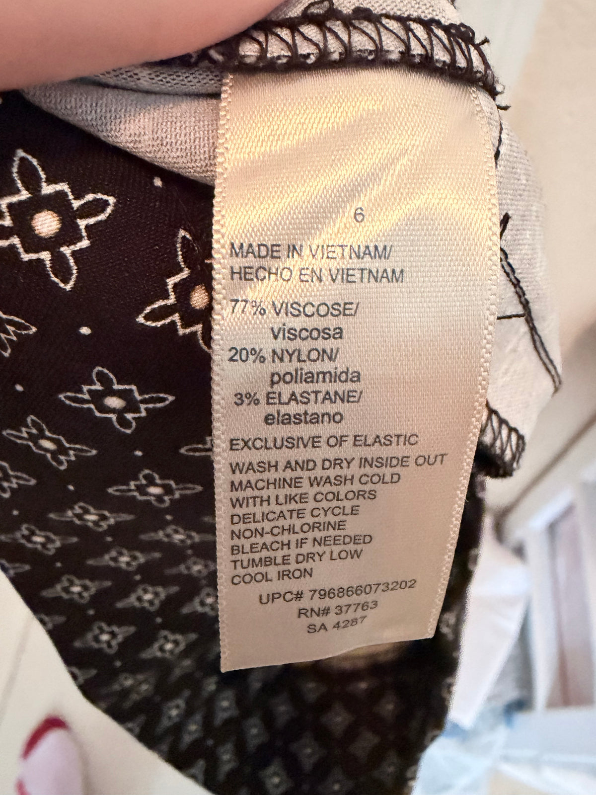 Rafaella Comfort Size 6 Black White Geometric Print Pants