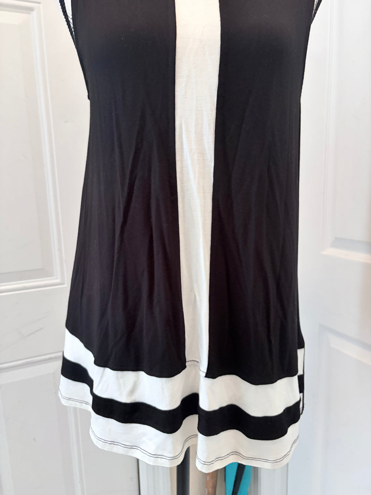 Black & White Color Block Sleeveless Tunic Top