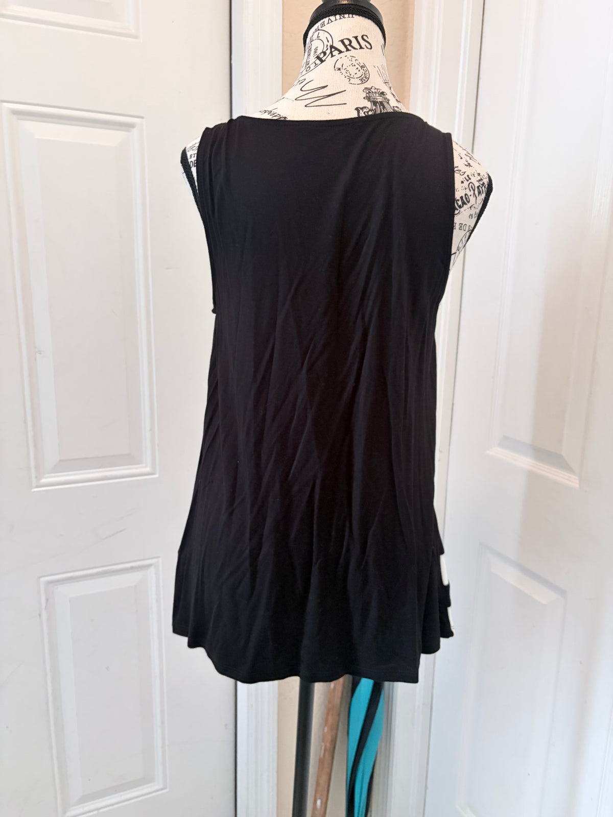 Black & White Color Block Sleeveless Tunic Top