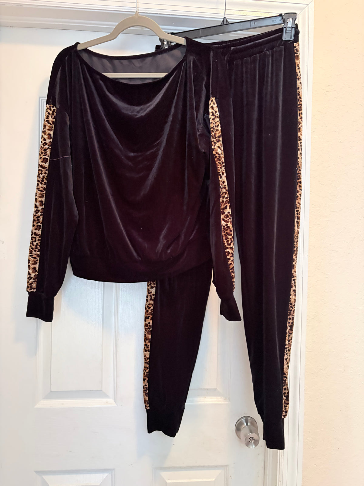 Black Leopard Print Stripe 2-Piece Jogger Set Size Large
